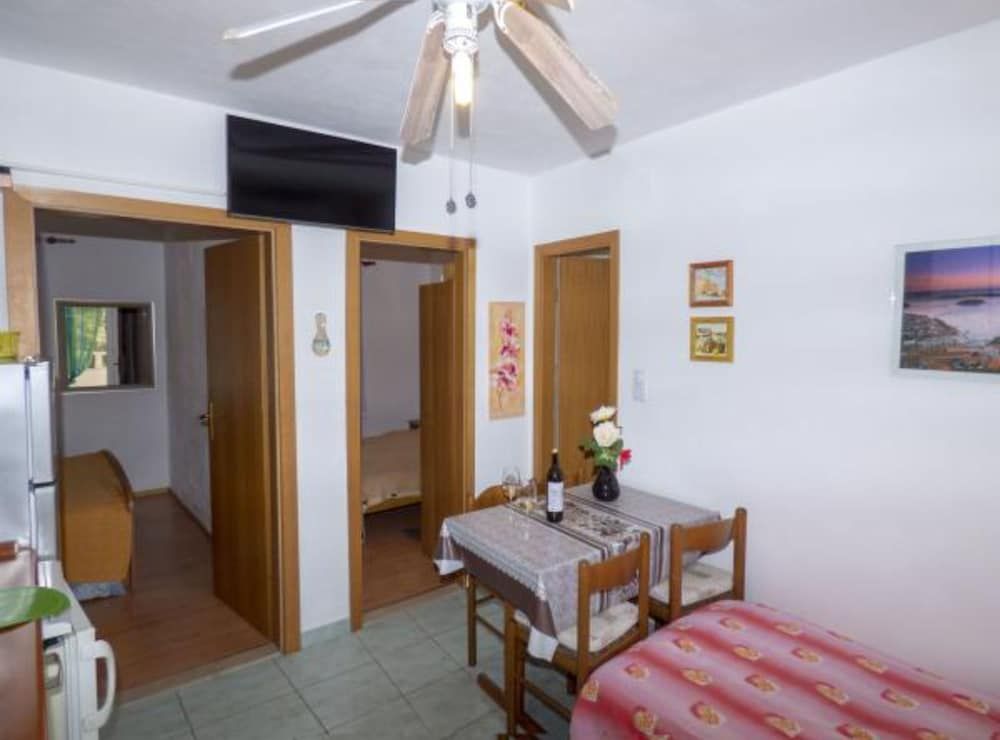 Beachfront Apartments Plaža Apartment (Two Bedroom Apartment A2)