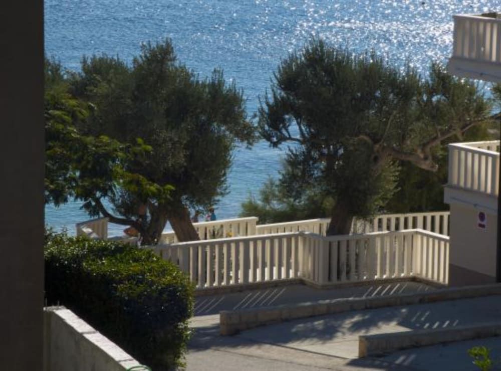 Beachfront Apartments Plaža Apartment (Two Bedroom Apartment A2) 2