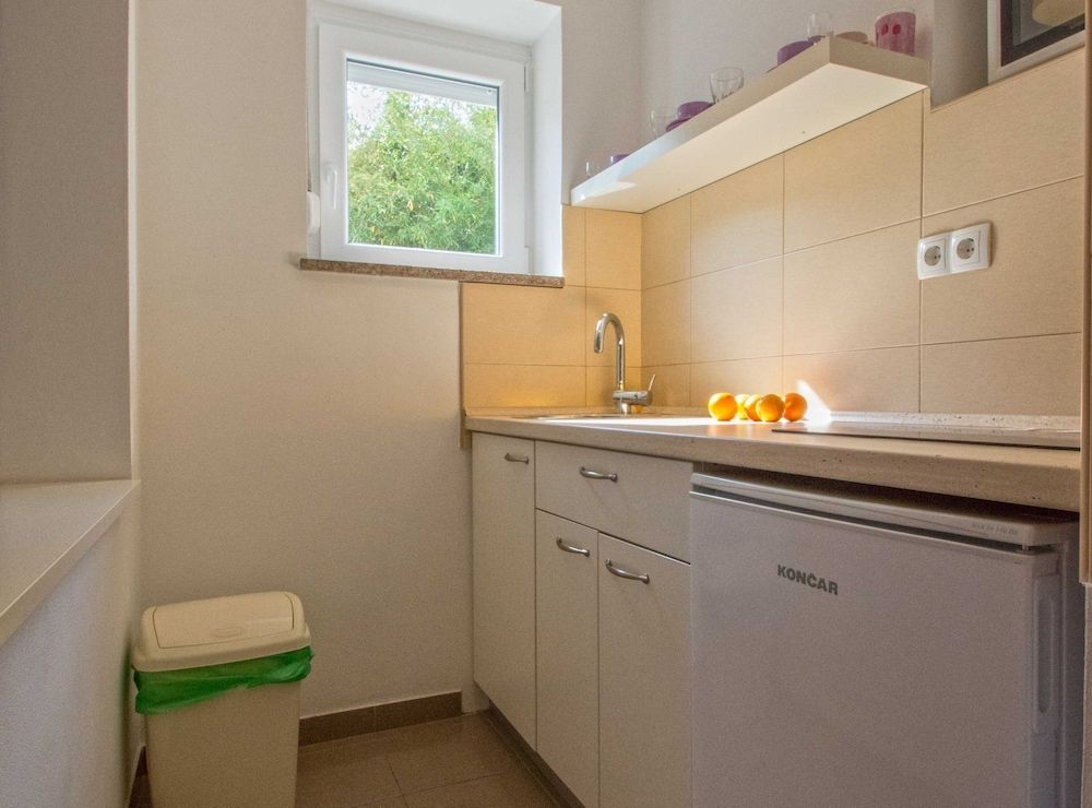 Studio (Studio Apartment)