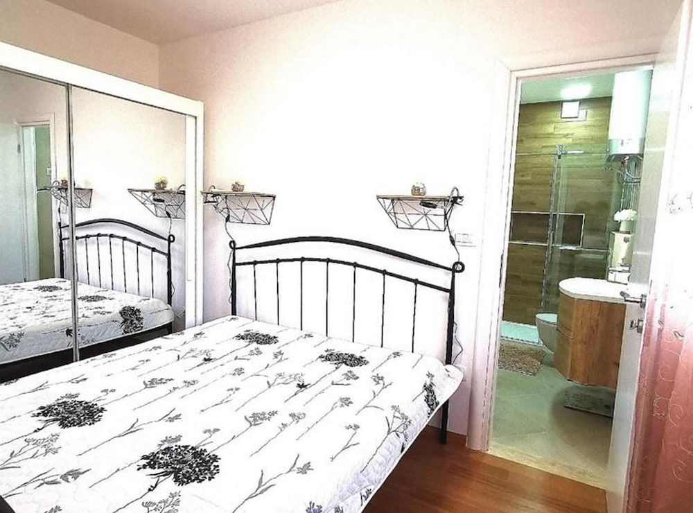 Apartment (Three Bedroom Apartment with Sea View)