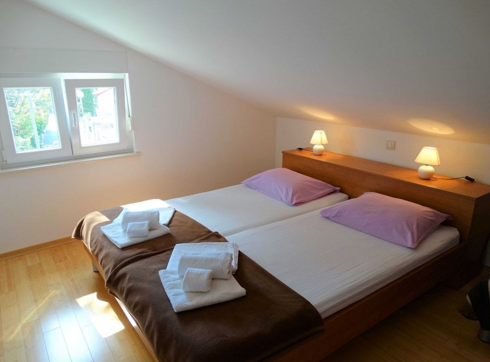 Apartment (Three Bedroom Apartment with Sea View)