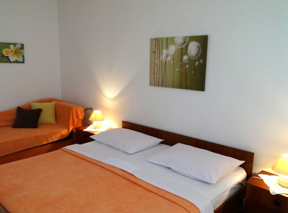 Studio (Studio Apartment with Balcony)