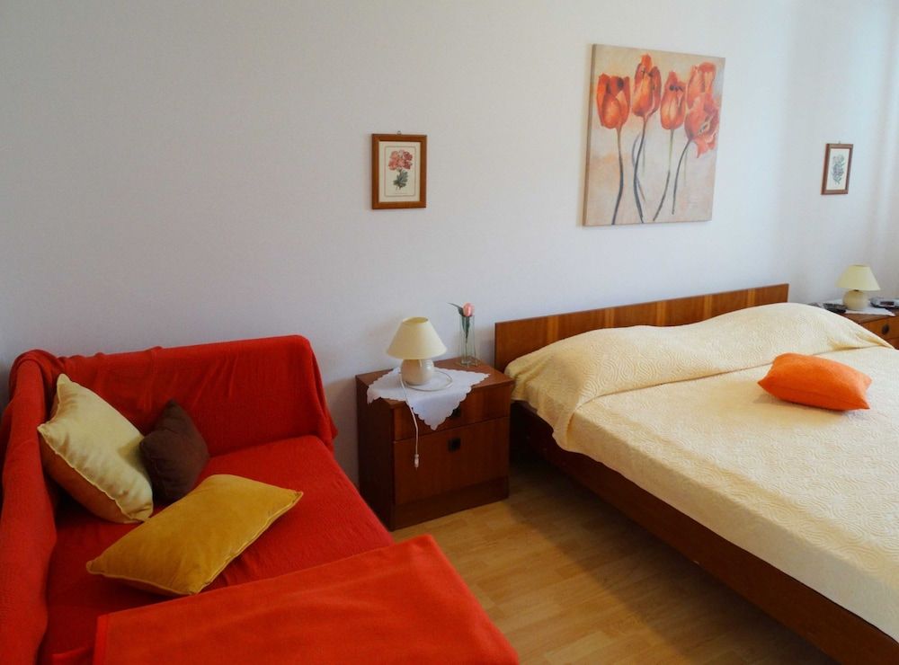 Studio (Classic Studio Apartment with Balcony)