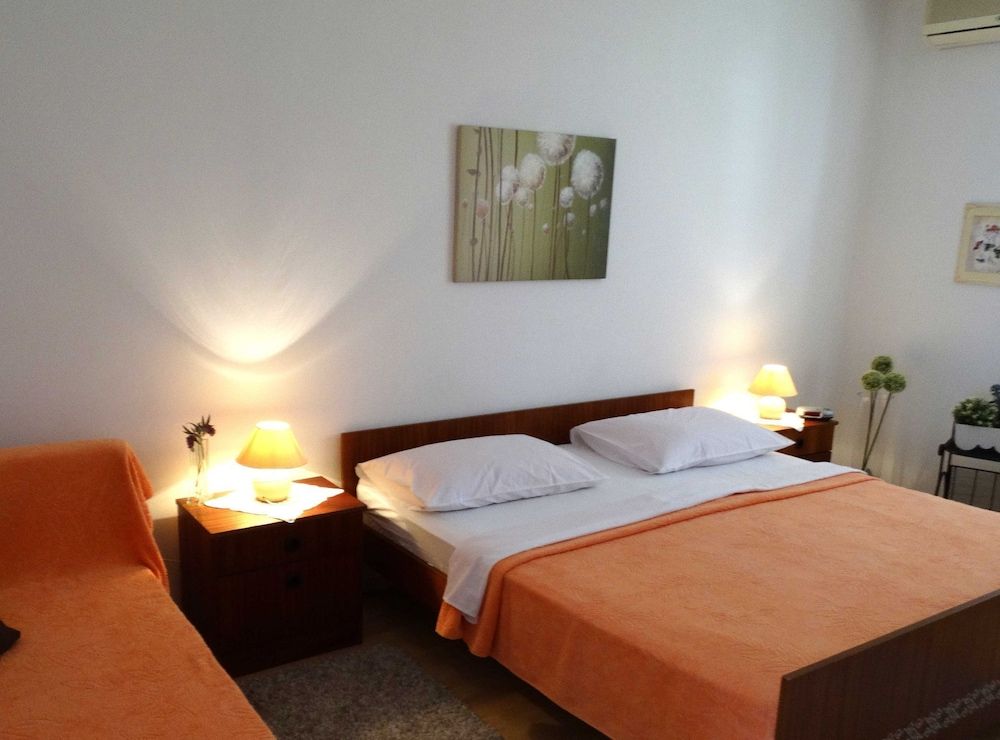 Studio (Studio Apartment with Balcony)
