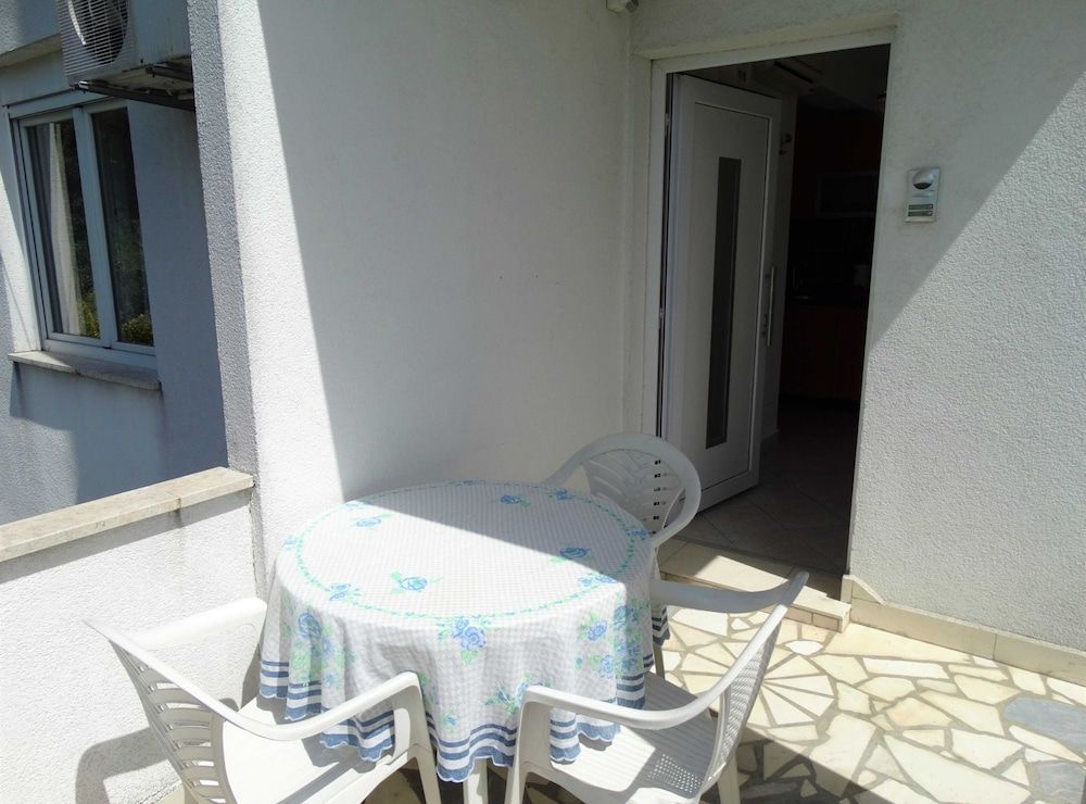 Apartment (One Bedroom Apartment with Balcony)