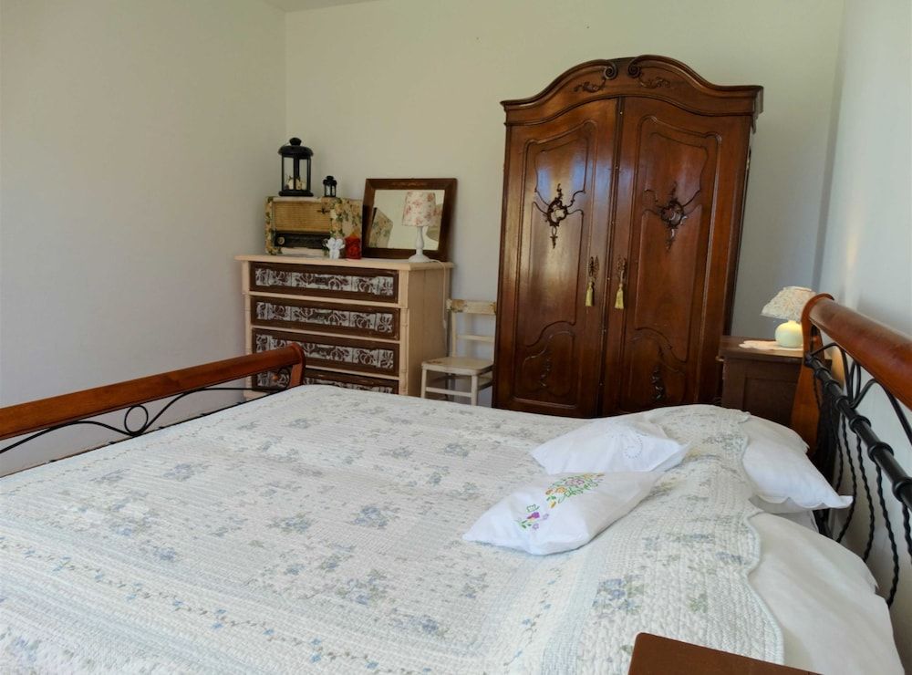 Apartment (Classic Two Bedroom Apartment with Te)