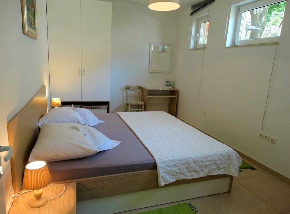 Apartment (Two Bedroom Apartment with Terrace)