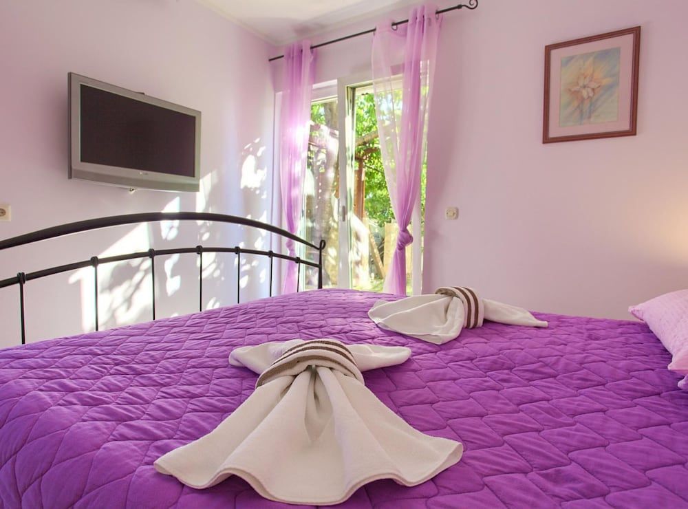 Apartment (One Bedroom Apartment with Terrace)