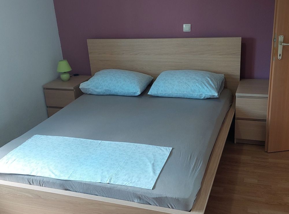 Apartment (Two Bedroom Apartment Luna 2)