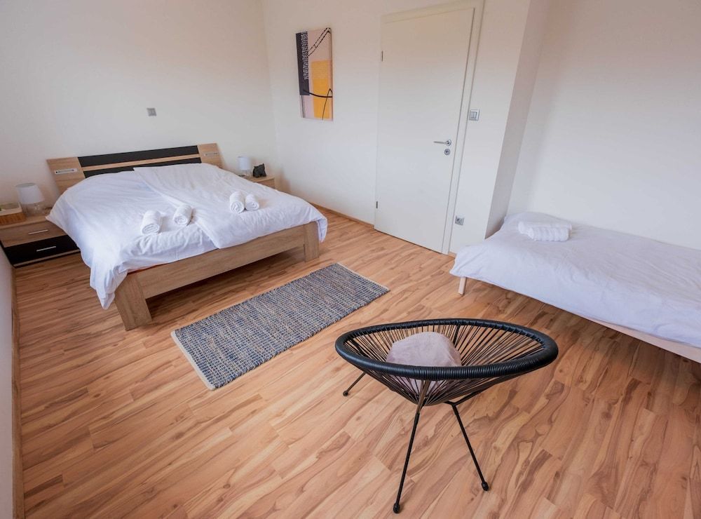 House (Charming Three Bedroom House Turanj)