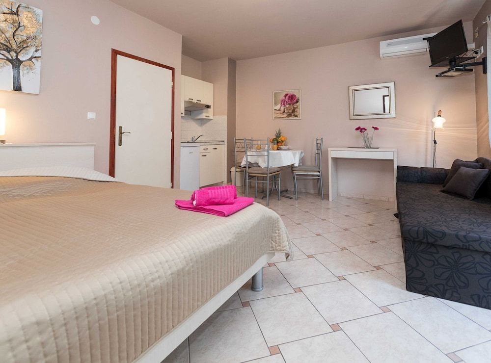 Studio (Studio Apartment with Sea View (owner)