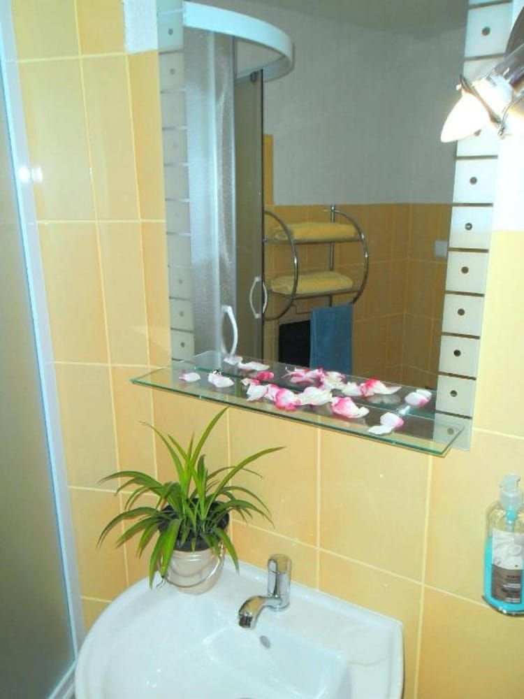 Charming Apartments Kestenovi Dvori Apartment (Studio Apartment) 10