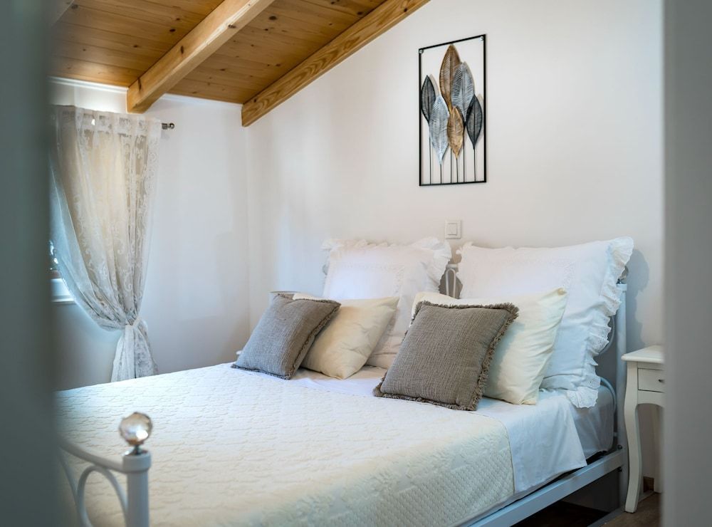 House (Two Bedroom Holiday Home with Outdoor)