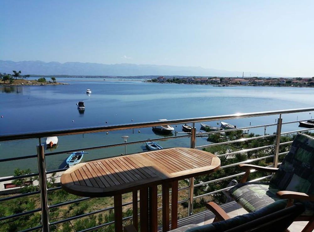 Apartment (One Bedroom Apartment with Balcony an)