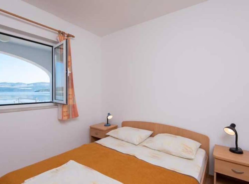 Apartment (One Bedroom Apartment with Terrace an)