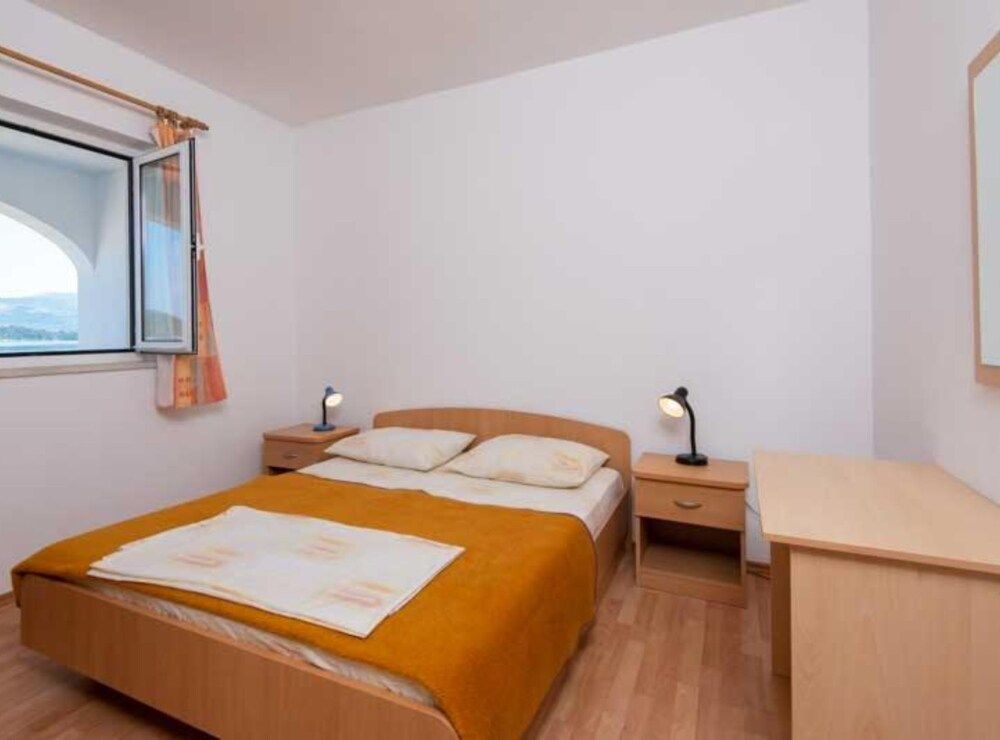 Apartment (One Bedroom Apartment with Terrace an)