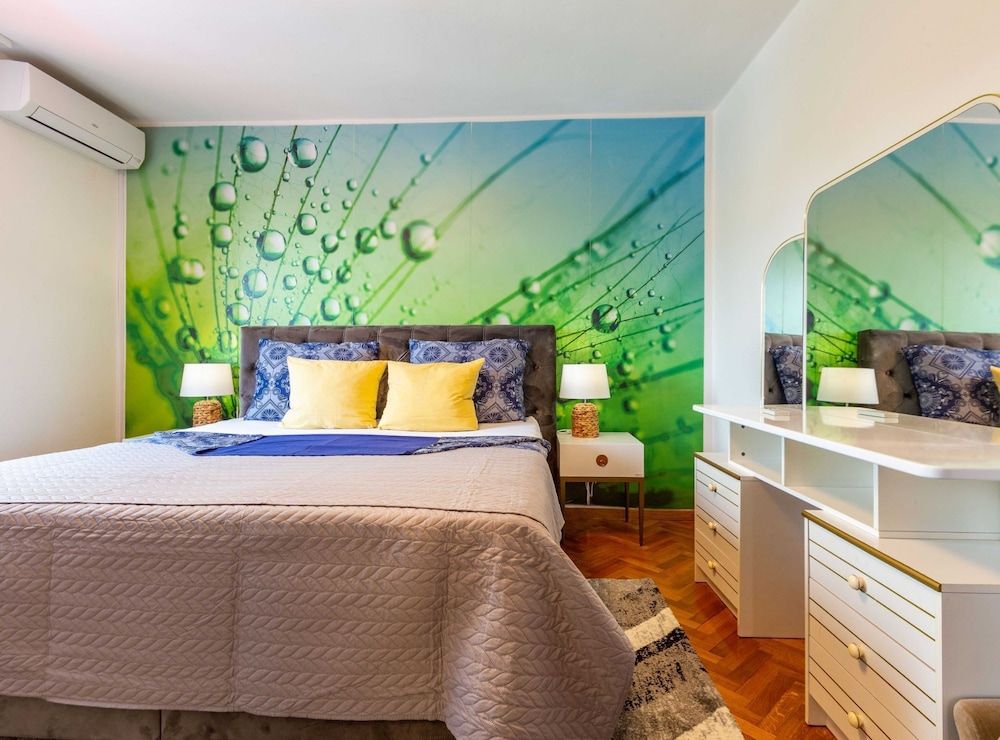 Apartment (Three Bedroom Apartment with Private )