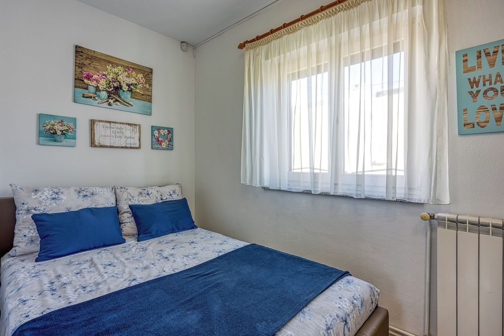 Family House, Multiple Bedrooms (Small Holiday Home Jakara 5)
