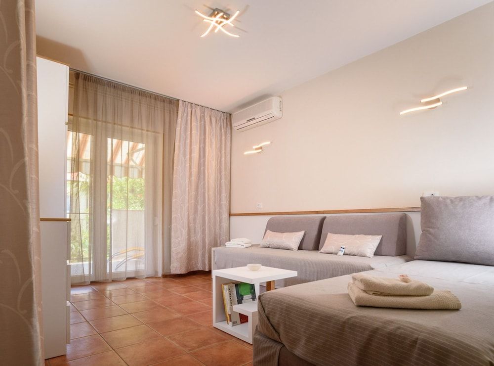 Apartment (One Bedroom Apartment (Anna))