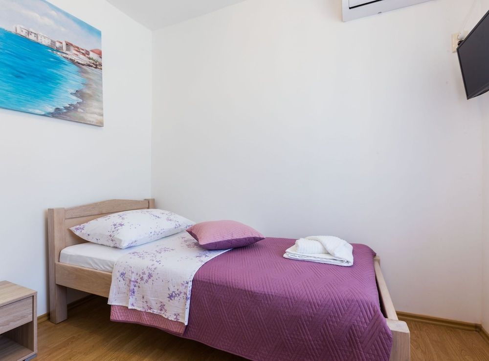 Single Room (Single Room)