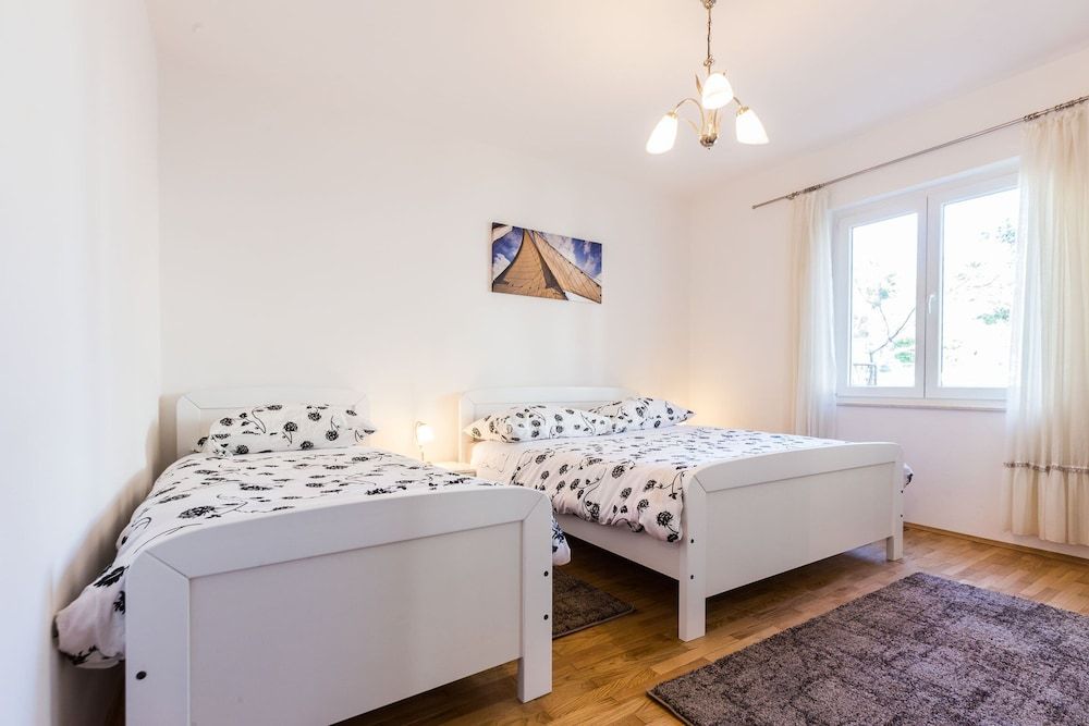 Apartment (Two Bedroom Apartment with Terrace (o)
