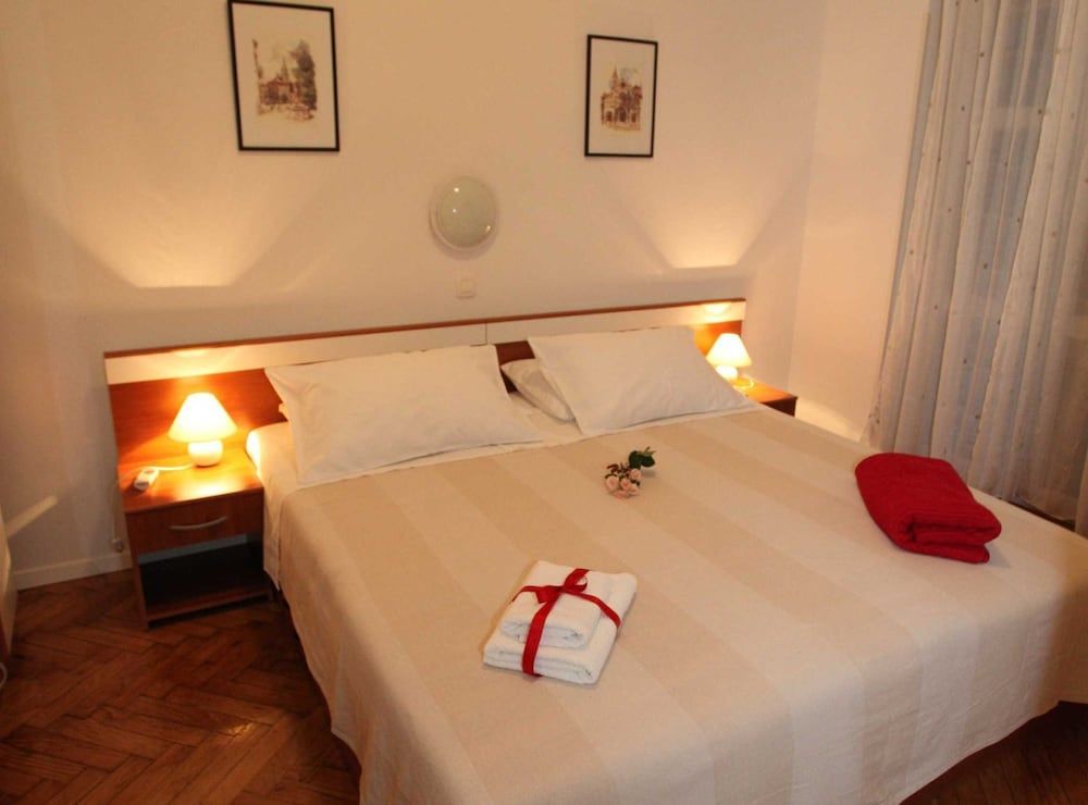 Apartment (One Bedroom Apartment with Balcony (o)