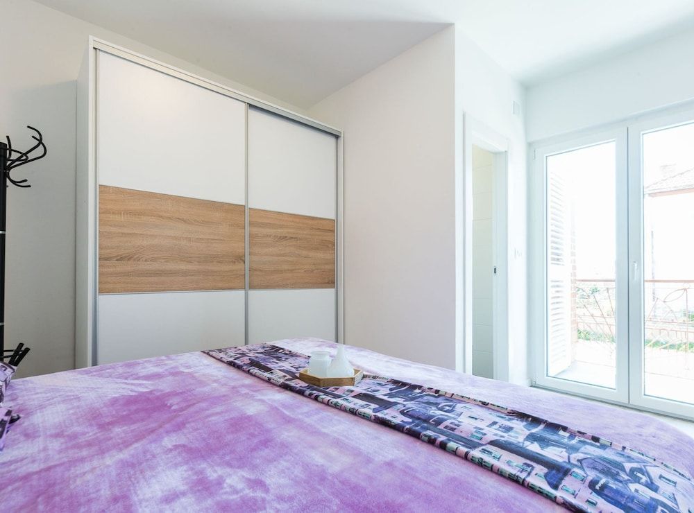 Apartment (One Bedroom Apartment With Balcony)