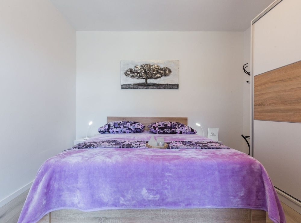 Apartment (One Bedroom Apartment With Balcony)