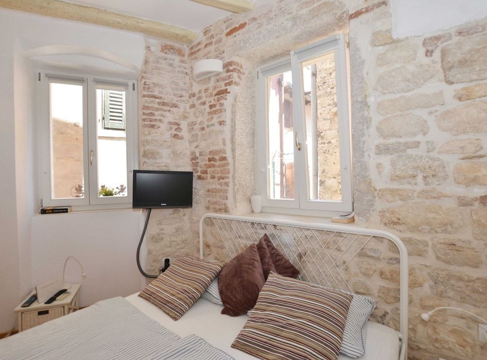 Studio (Classic Studio Apartment (owner Lavan)