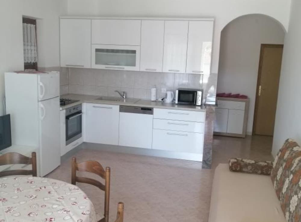 Apartment (Classic One Bedroom Apartment with Se)