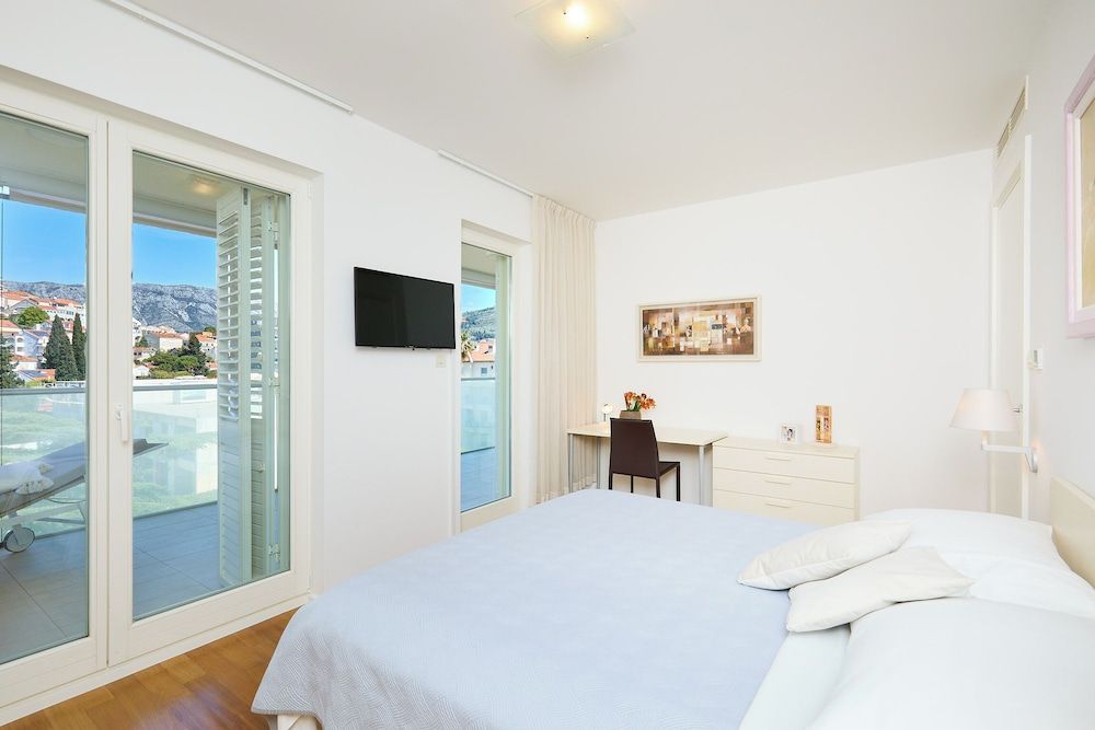 Apartment (3 Bedrooms)