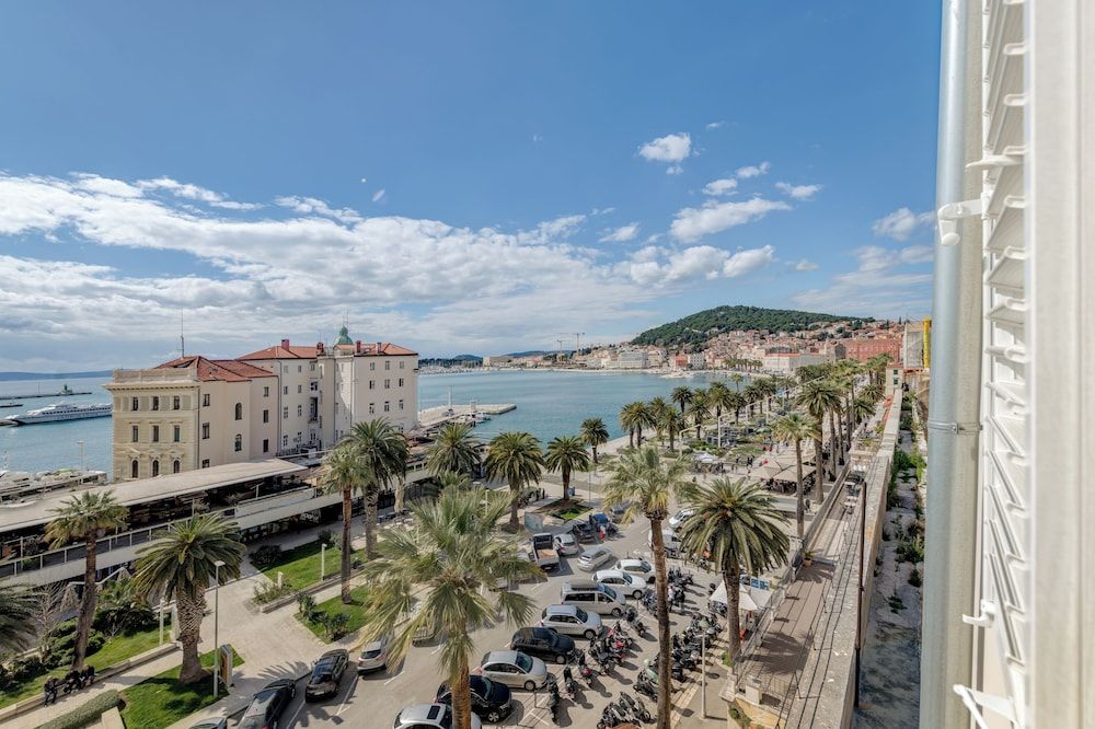 Grand Palace Luxury Retreat - Tale Of The Sea Deluxe Double Room, Sea View 7