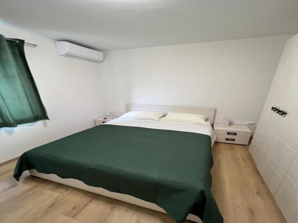 Apartment (Four-Bedroom Apartment With Sea View)