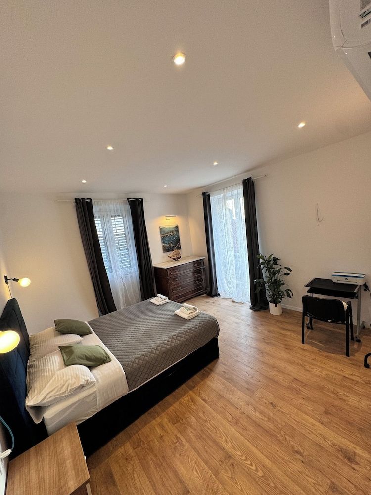 Mia's Wonderland Comfort Apartment, City View