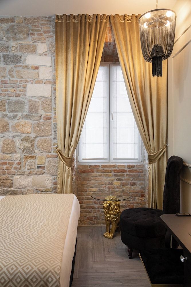 Luxury rooms Golden Palace City Centre Luxury Room 2 10