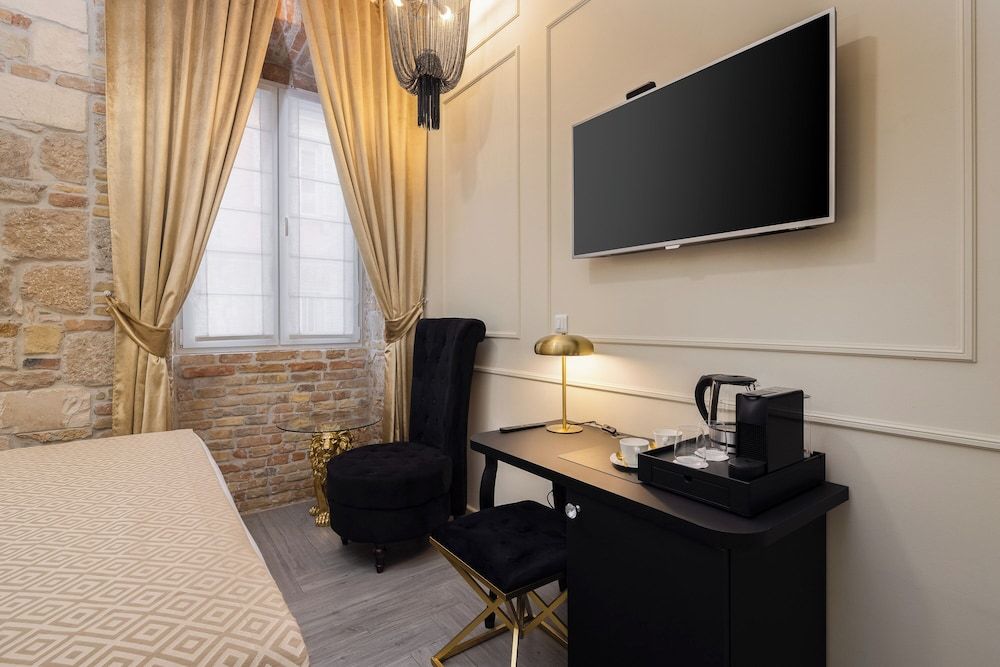 Luxury rooms Golden Palace City Centre Luxury Room 2 11