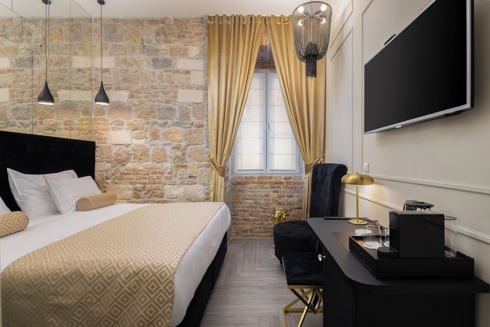 Luxury rooms Golden Palace City Centre Luxury Room 2 6