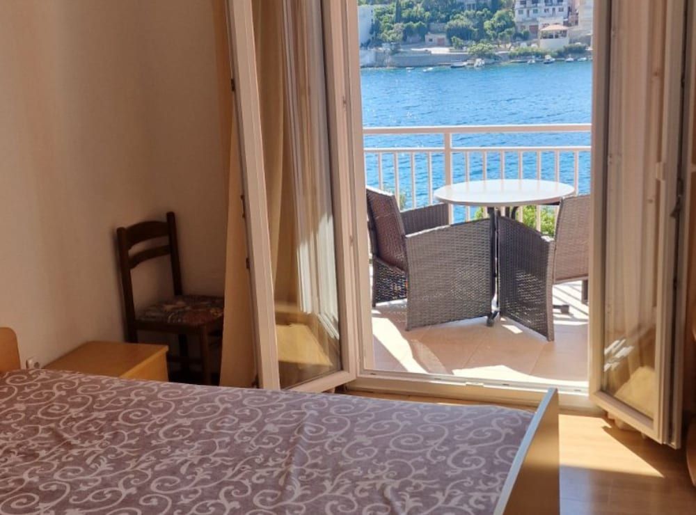 Apartment (One Bedroom Apartment with Balcony an)