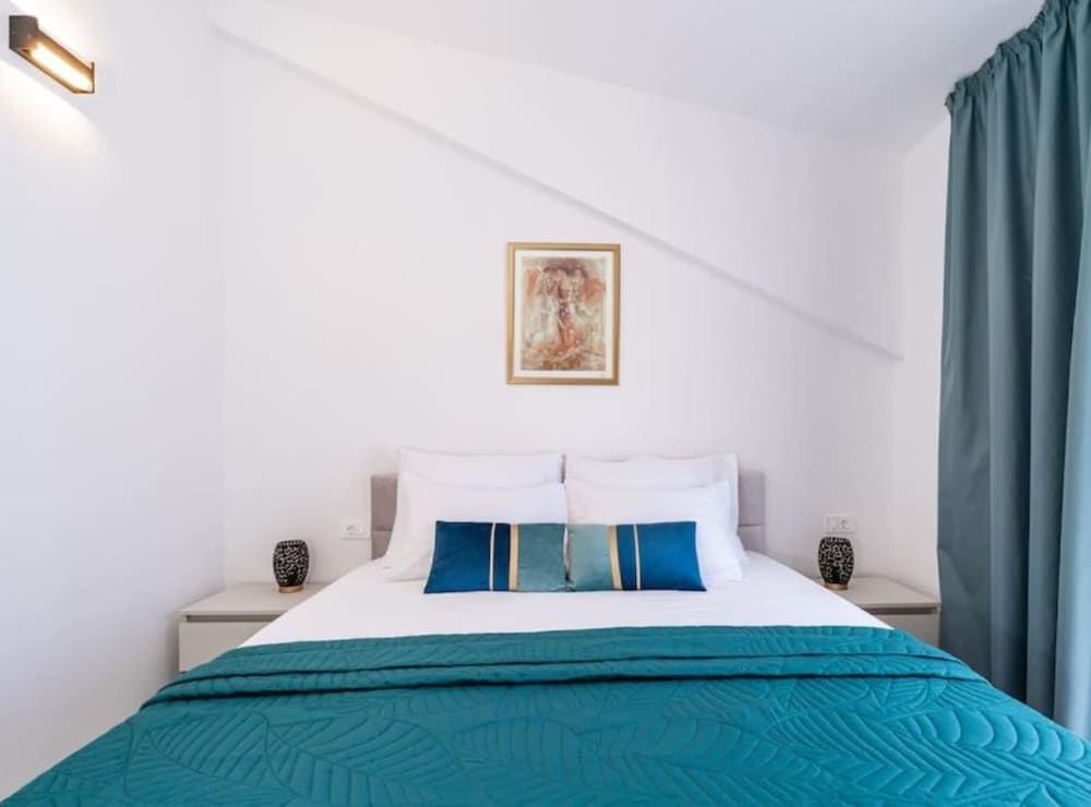 Apartment (Four Bedrooms Apartment)