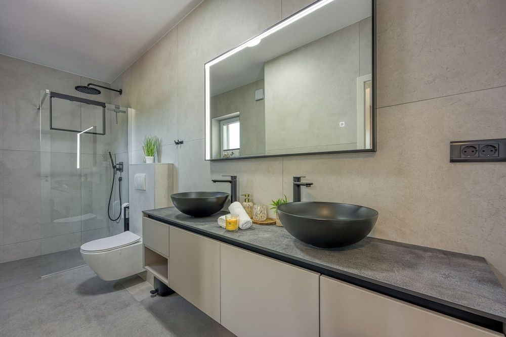 Family House, Multiple Bedrooms (Villa Aria with heated Pool and)