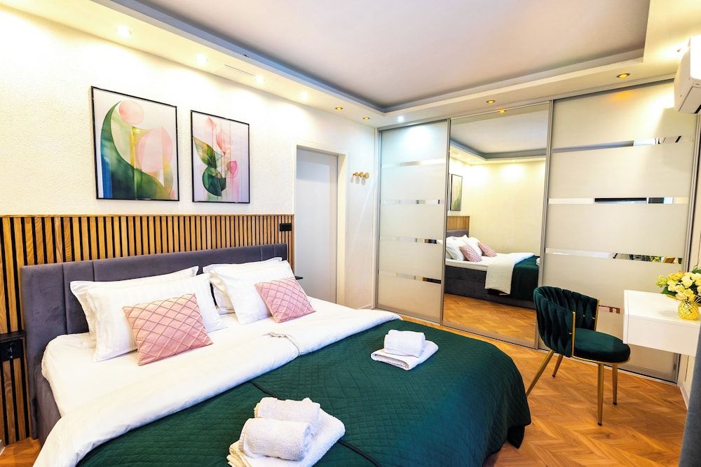 Elegant APT 5 min walk from Split center