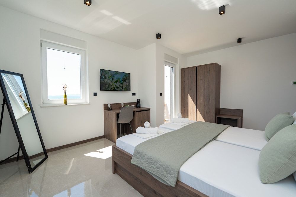 Deluxe Double Room, Balcony, Partial Sea View