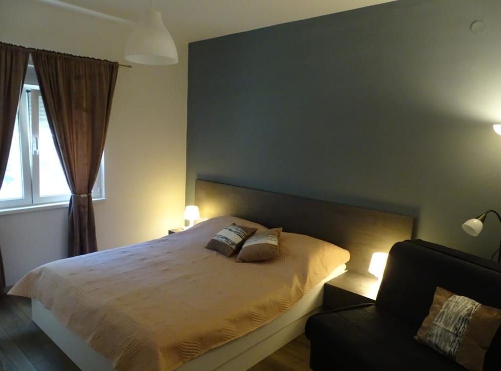 Apartment (Classic Two Bedroom Apartment with Te)