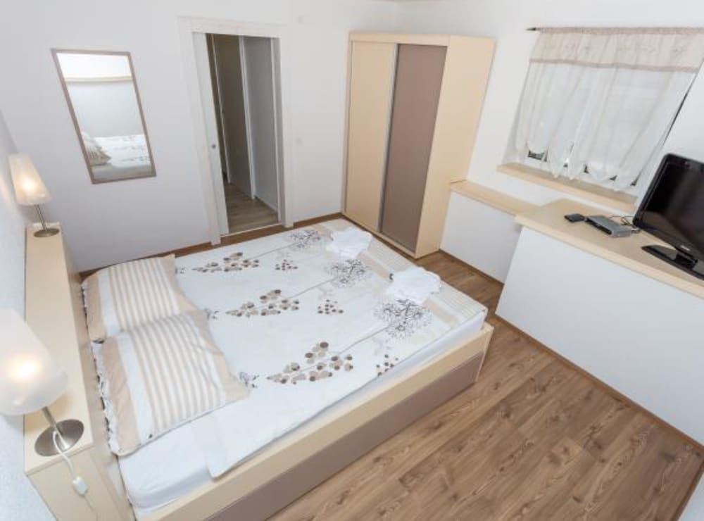 Apartment (Standard One Bedroom Apartment with T)