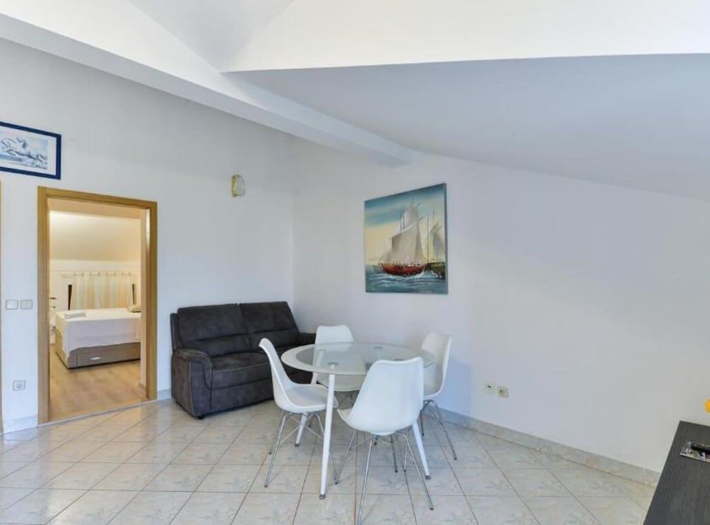 Apartment (One Bedroom Apartment with Balcony)