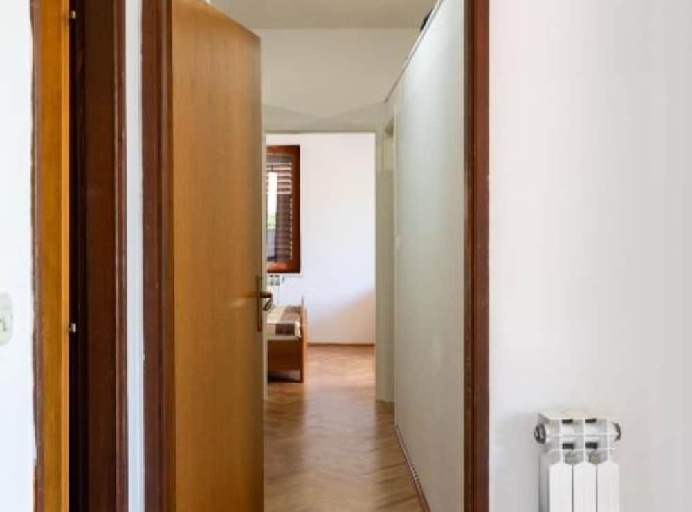 Apartment (Eight Bedroom Villa with OUtdoor Swim)