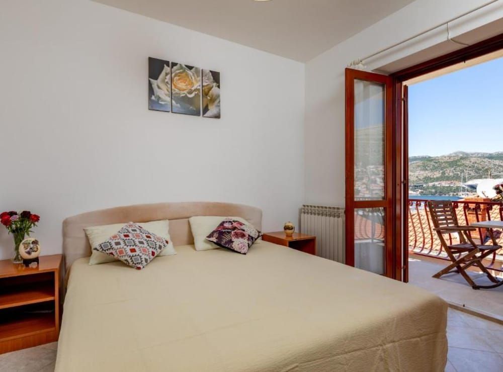 Apartment (Eight Bedroom Villa with OUtdoor Swim)