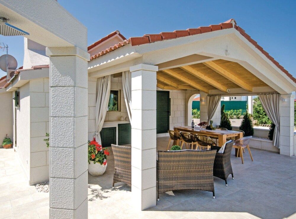 Luxury Villa Malo