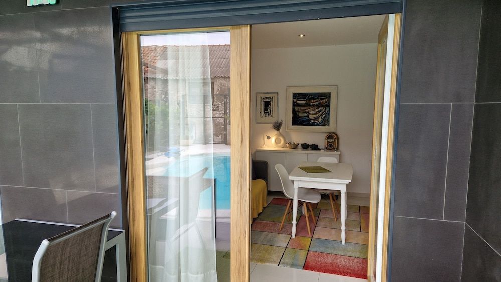 Basic Mansion One-Bedroom Apartment with Pool View 10