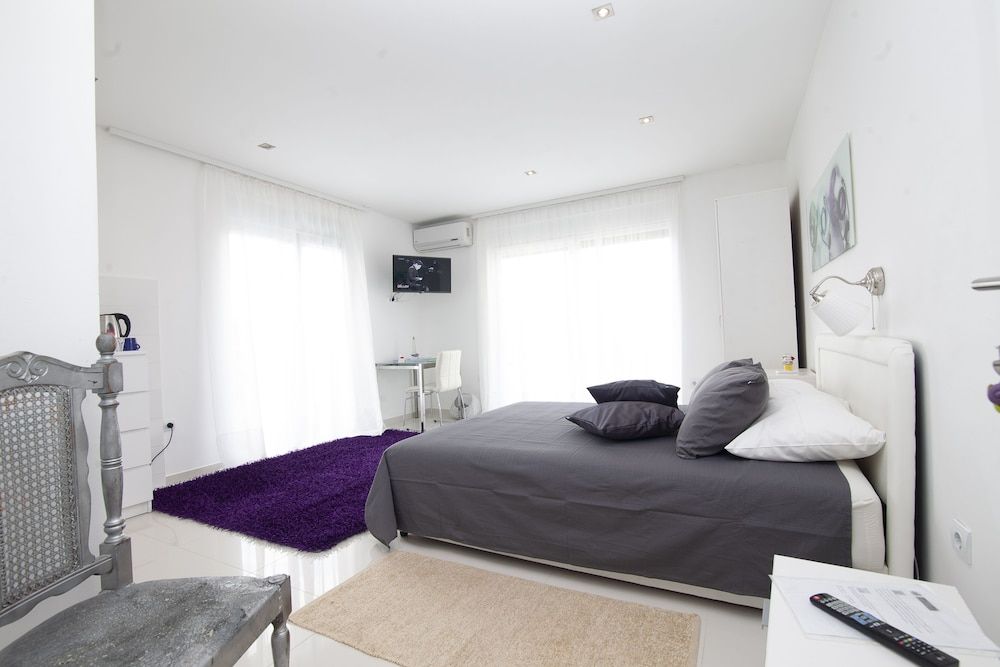 Basic Mansion Superior King Room